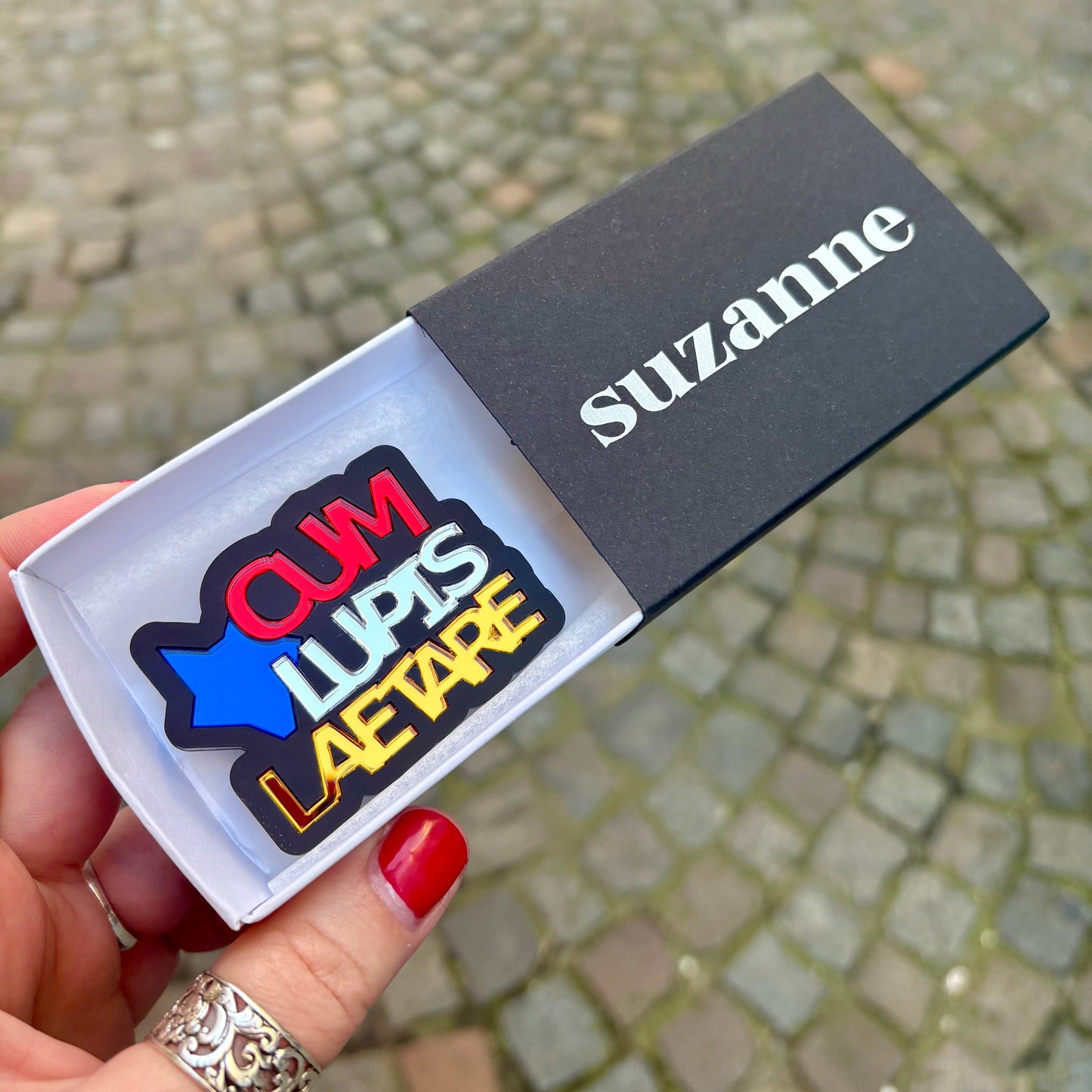 BROCHE CUM LUPIS LAETARE