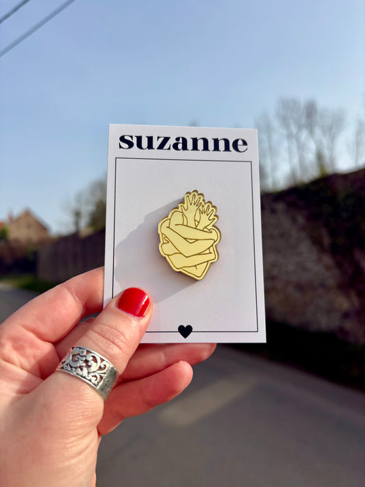 PIN'S COEUR AVEC LES BRAS
