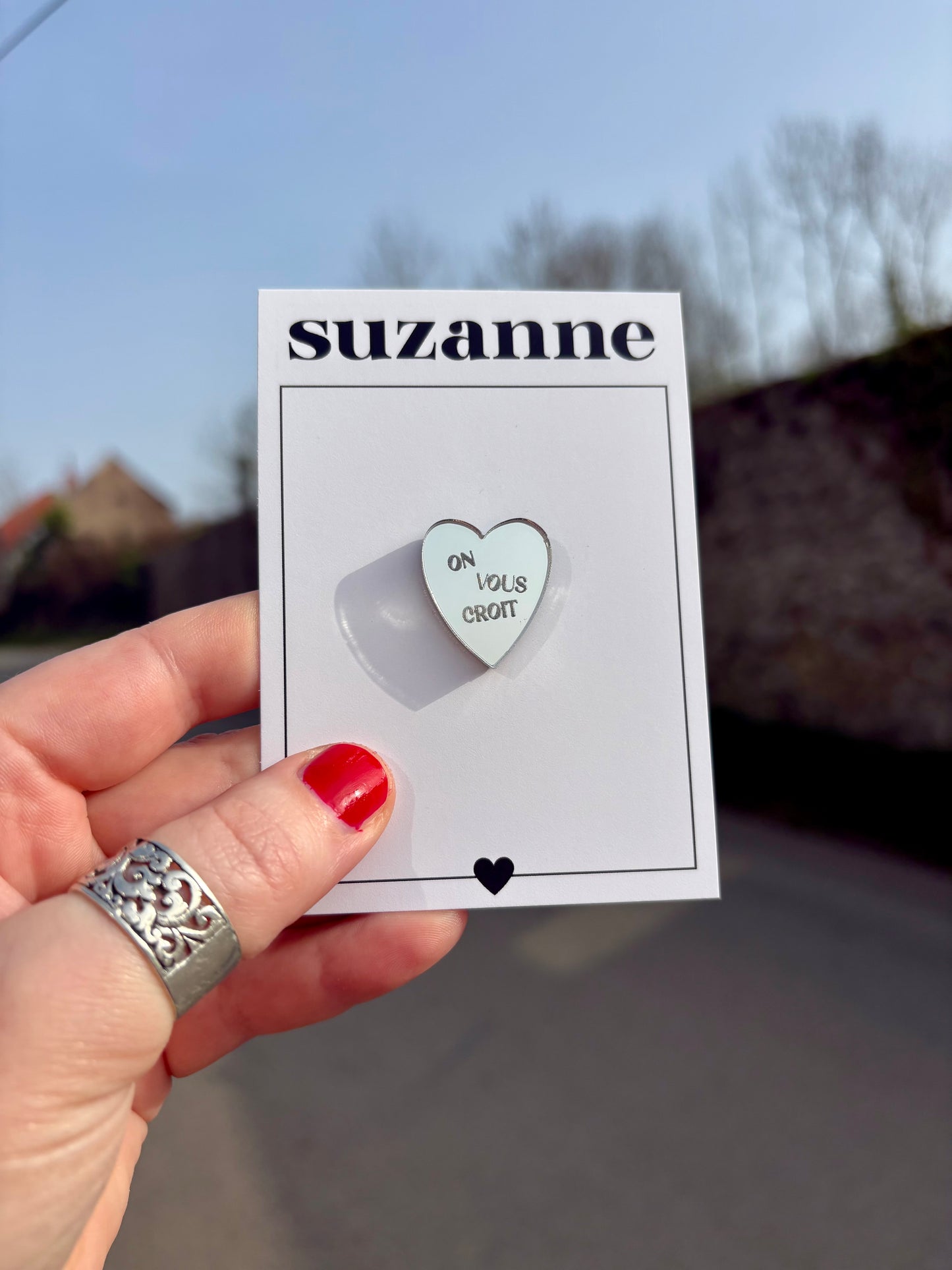 PIN'S "ON VOUS CROIT"